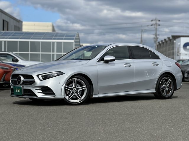 MERCEDES BENZ / MERCEDES BENZ A class sedan