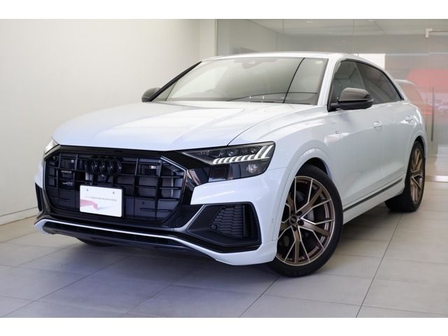 AUDI / AUDI Q8