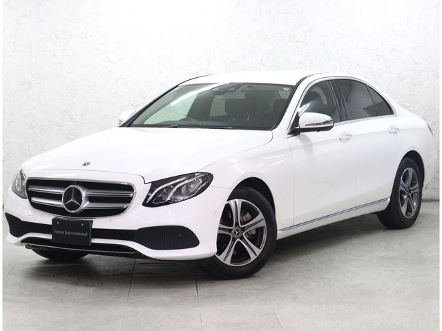 MERCEDES BENZ / MERCEDES BENZ E class sedan