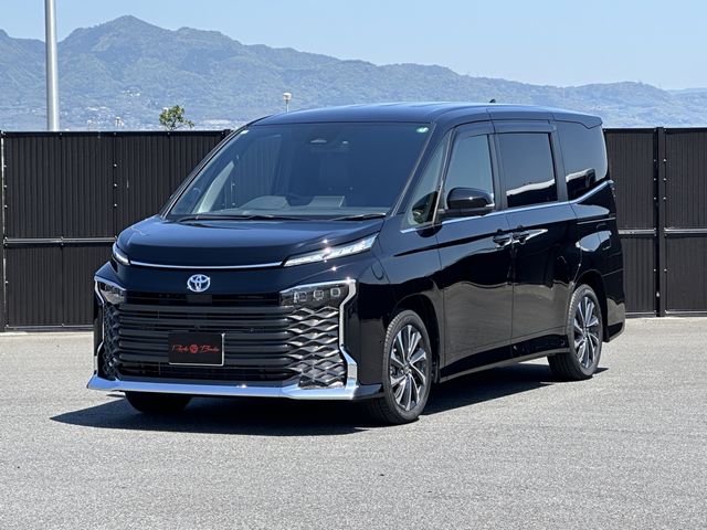 TOYOTA / VOXY HYBRID