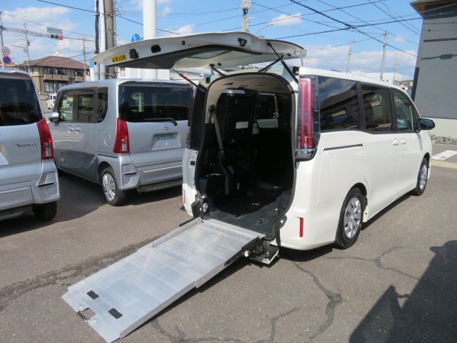 TOYOTA / NOAH 4WD