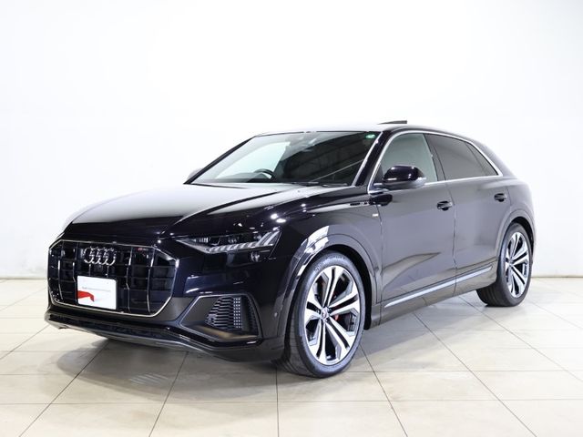 AUDI / AUDI Q8