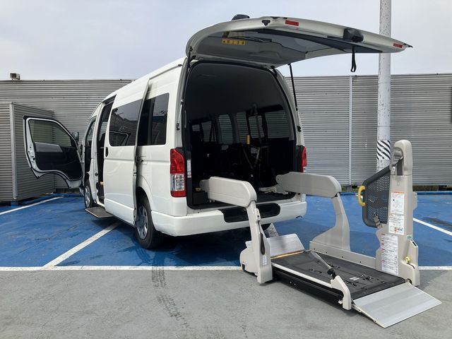 Japanese used car Ref# 1295592 TOYOTA / HIACE COMMUTER 4WD