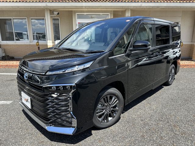 TOYOTA / VOXY HYBRID 4WD