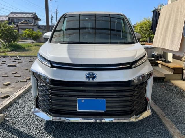 TOYOTA / VOXY HYBRID