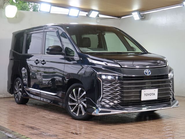 TOYOTA / VOXY HYBRID