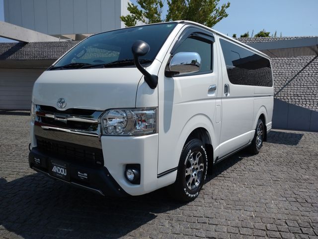 TOYOTA / REGIUSACE van 4WD