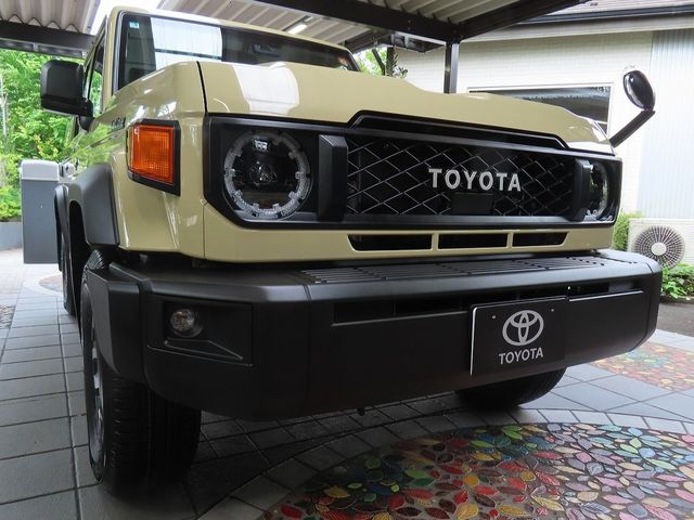 TOYOTA / LANDCRUISER 70
