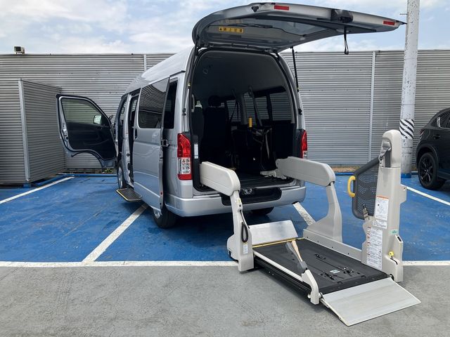 TOYOTA / HIACE van 4WD