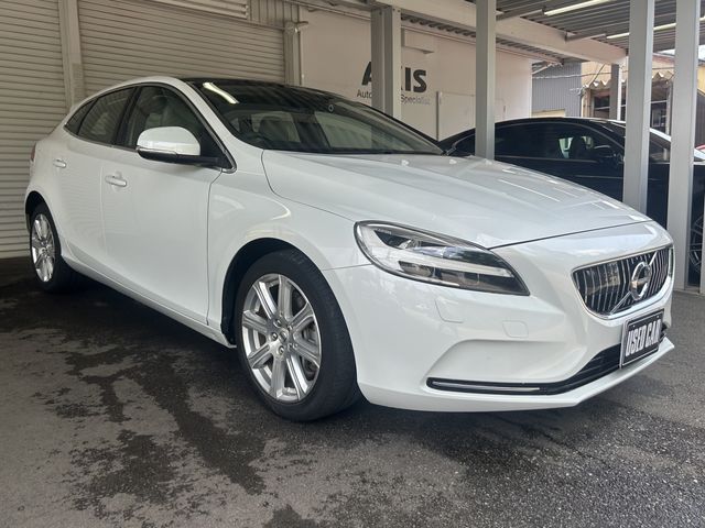 VOLVO / VOLVO V40