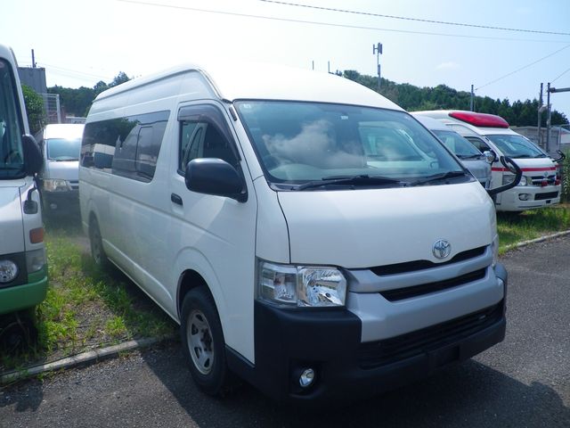 TOYOTA / HIACE COMMUTER 4WD