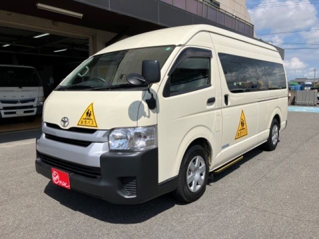 TOYOTA / HIACE COMMUTER