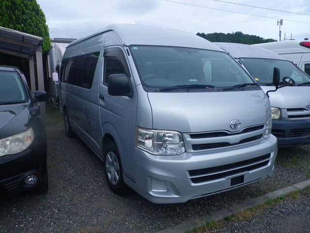TOYOTA / HIACE COMMUTER