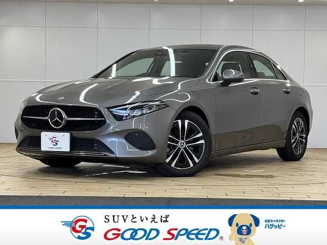 MERCEDES BENZ / MERCEDES BENZ A class sedan