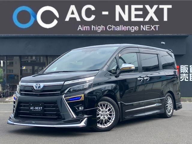 TOYOTA / VOXY HYBRID