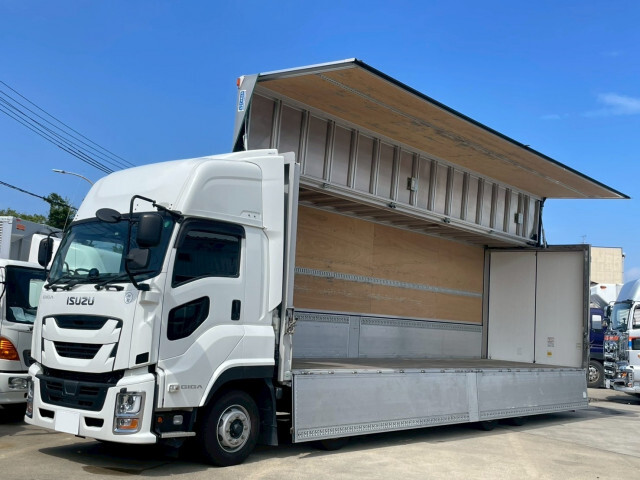 Isuzu / GIGA