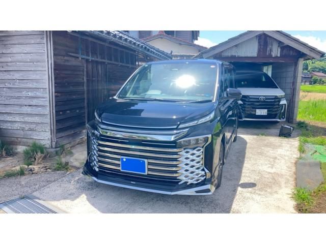 TOYOTA / VOXY HYBRID 4WD