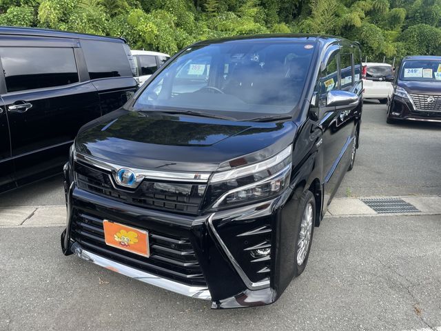 TOYOTA / VOXY HYBRID