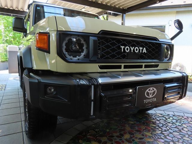 TOYOTA / LANDCRUISER 70
