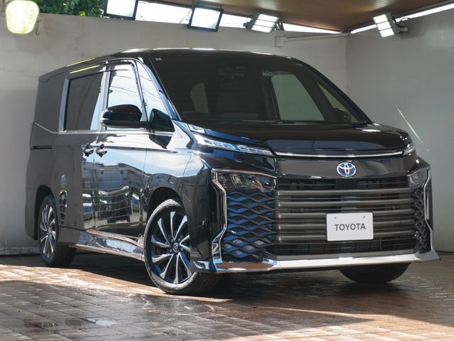 TOYOTA / VOXY HYBRID