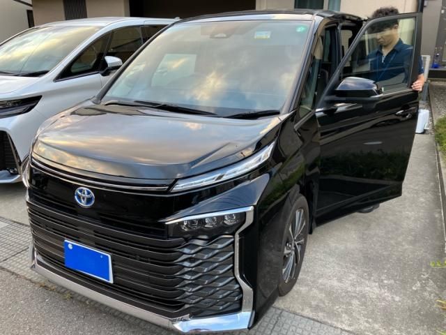 TOYOTA / VOXY HYBRID