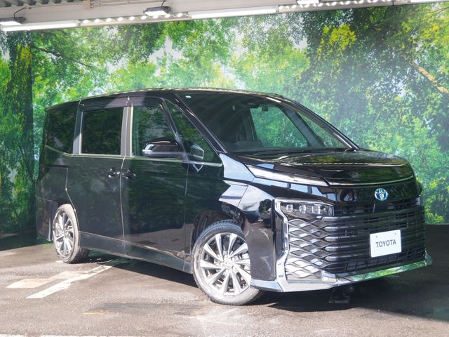 TOYOTA / VOXY HYBRID