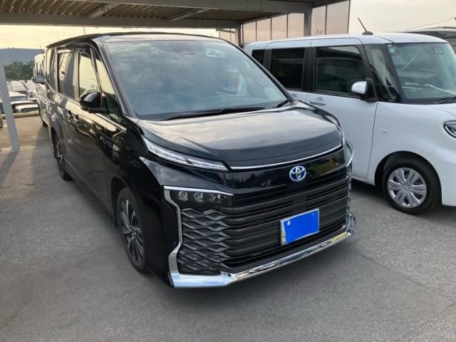 TOYOTA / VOXY HYBRID
