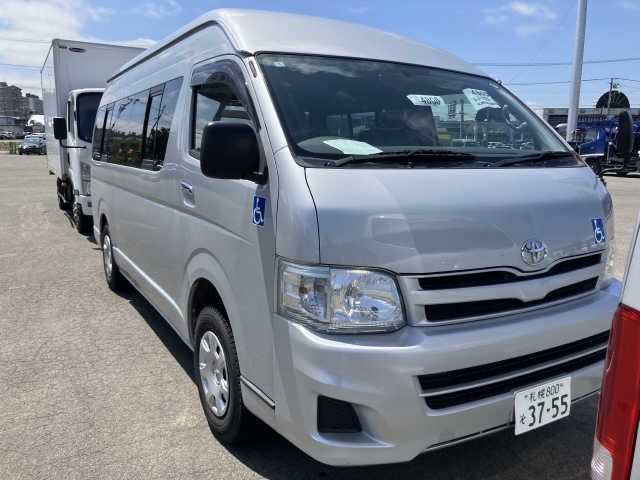 TOYOTA / HIACE COMMUTER 4WD