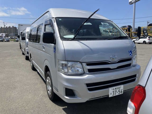 TOYOTA / HIACE COMMUTER 4WD