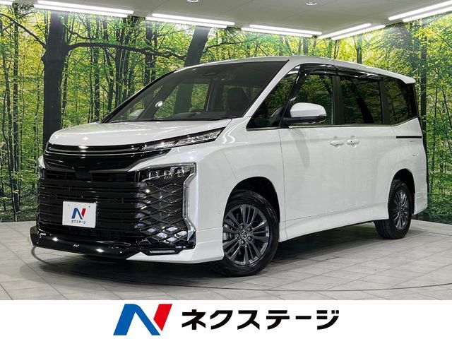 TOYOTA / VOXY HYBRID 4WD