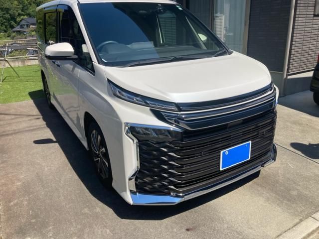 TOYOTA / VOXY HYBRID