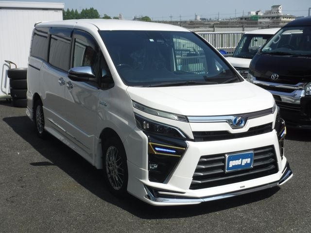 TOYOTA / VOXY HYBRID