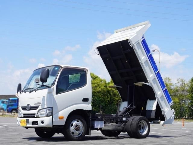 Japanese used car Ref# 1360424 HINO / DUTRO