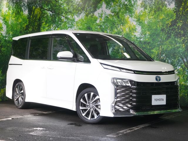 TOYOTA / VOXY HYBRID