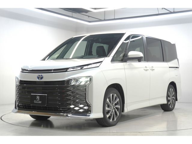 TOYOTA / VOXY HYBRID