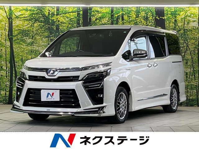 TOYOTA / VOXY HYBRID