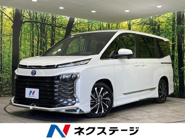 TOYOTA / VOXY HYBRID 4WD