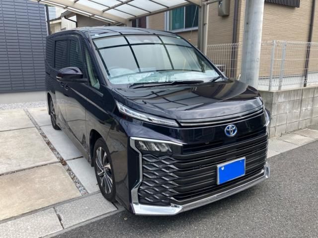TOYOTA / VOXY HYBRID