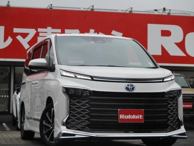 TOYOTA / VOXY HYBRID