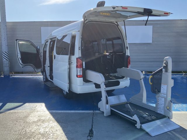 TOYOTA / REGIUSACE van 4WD