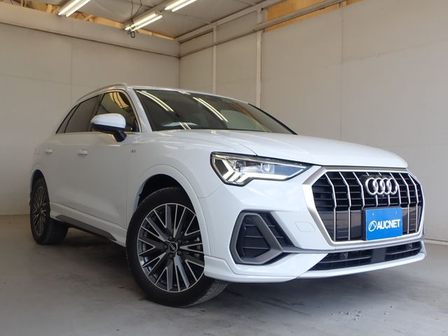 AUDI / AUDI Q3