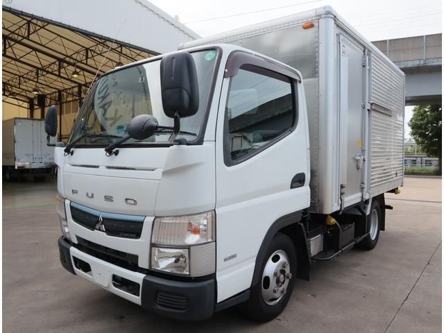 Japanese used car Ref# 1371136 MITSUBISHI / CANTER