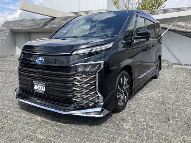 TOYOTA / VOXY HYBRID