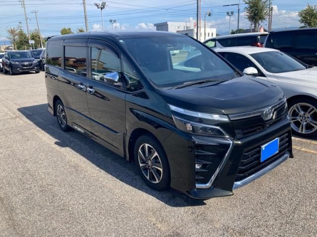 TOYOTA / VOXY
