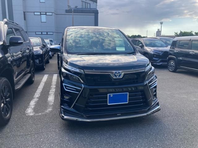 TOYOTA / VOXY HYBRID