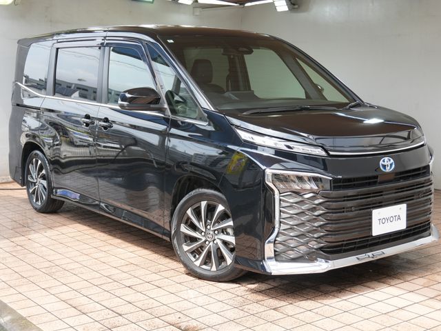 TOYOTA / VOXY HYBRID