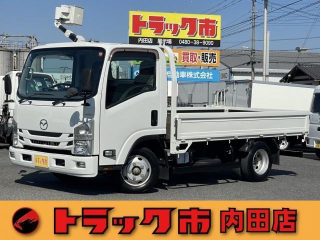 MAZDA / TITAN