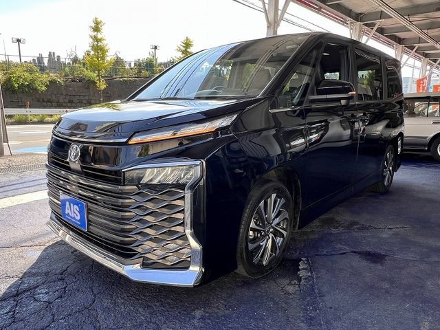 TOYOTA / VOXY HYBRID