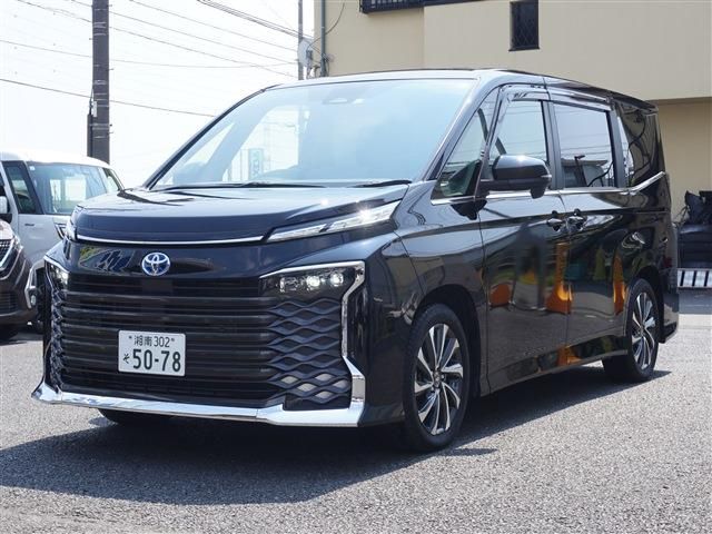TOYOTA / VOXY HYBRID