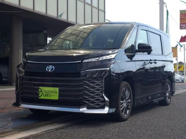 TOYOTA / VOXY HYBRID
